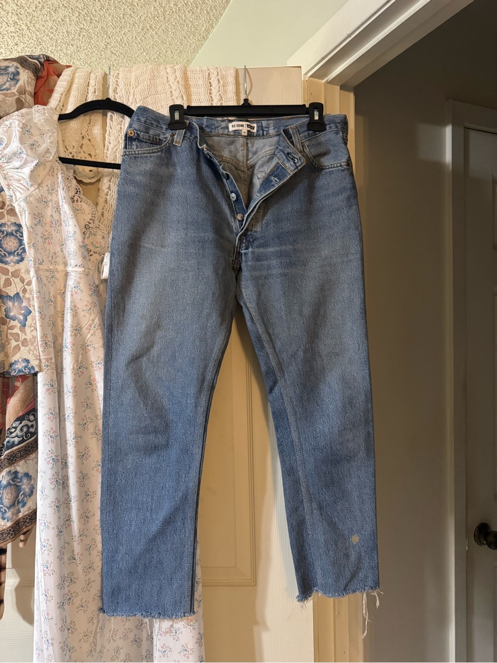 REDONE LEVI’S RELAXED CROP JEANS